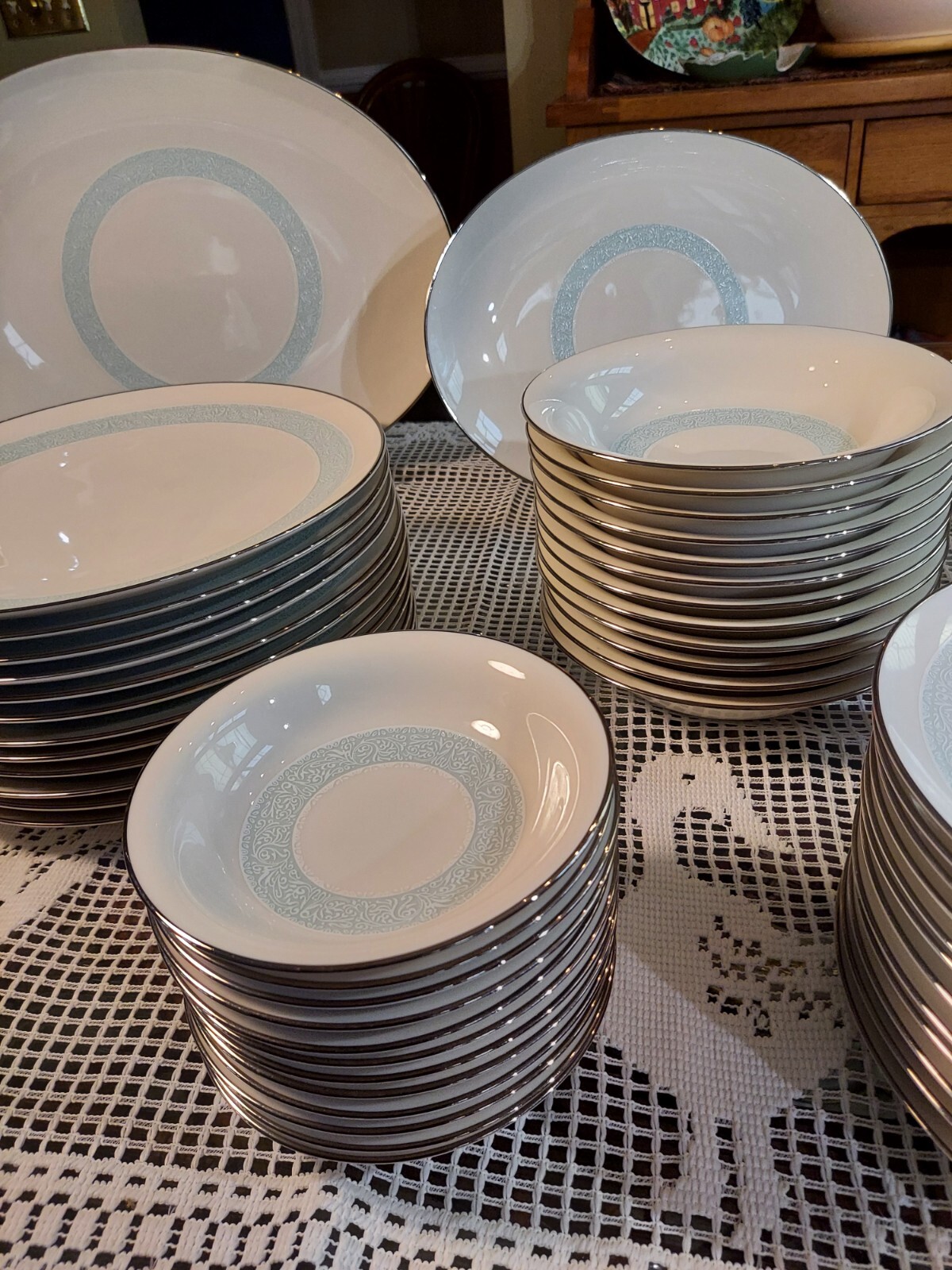 Stunning Noritake Ivory China Dinnerware Set, Celia 7086, 12Person