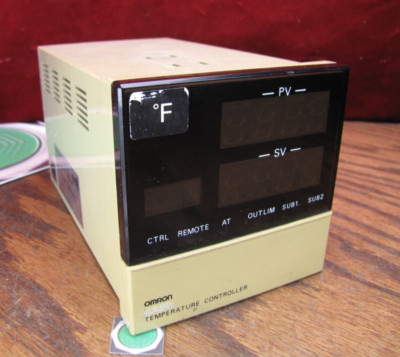 Omron E5T-R91J Digital Temperature Controller - 100-240V AC, Fahrenheit Scale