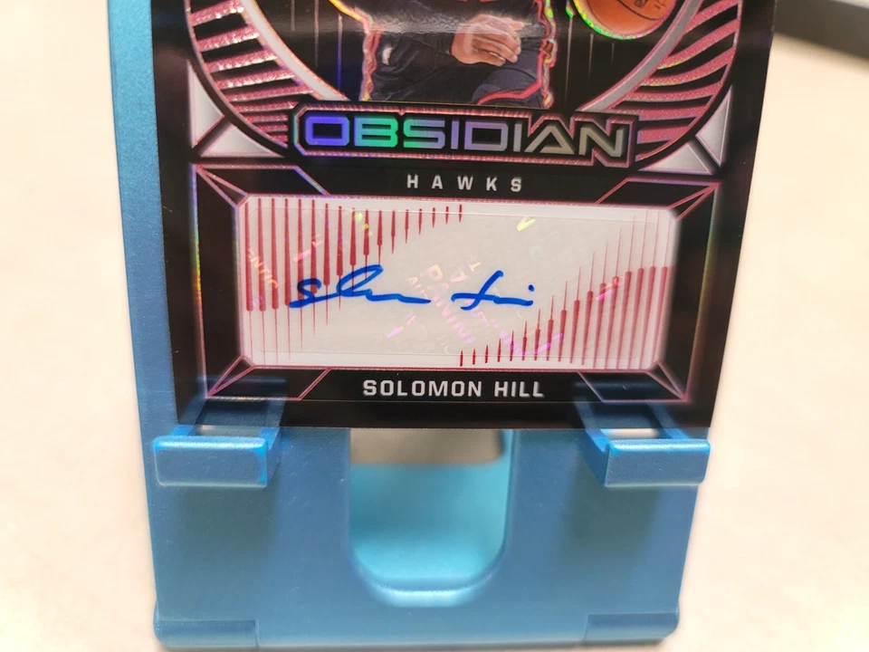 2/5 Solomon Hill 2020-21 Obsidian Aurora Auto Hawks Autograph SP AU-SLH T6119 - Image 3 of 4