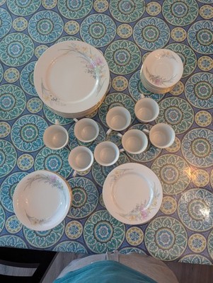 Jamestown China Floral JAM2 Pattern. 40-piece Service for 8. Complete Set.