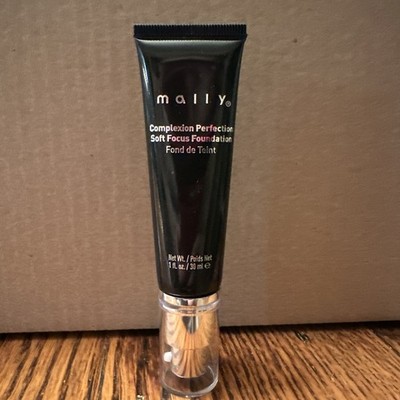 Mally Complexion Perfection Soft Focus Foundation* Light*1 oz / 30 ml NWOB 