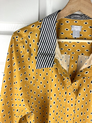 Chico's Sz 3 (XL) No Iron Chic Stretch Button Blouse Buttons on Back 3/4 Sleeve - Picture 2 of 10