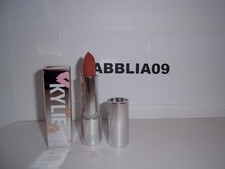 Lápiz labial Kylie Cosmetics Silver Series DULCE DE LECHE NUEVO EN CAJA