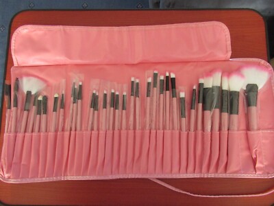 32 teiliges Make-up Pinsel Set mit Tasche in Rosa