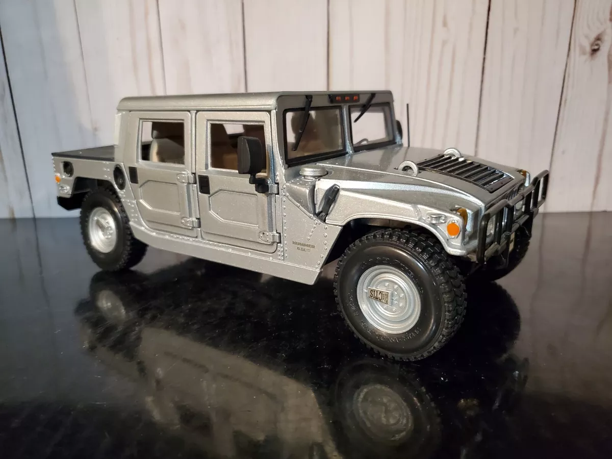 Maisto Hummer Hard Top 4x4 1:18 Scale Diecast Model Truck Military Humvee  Silver