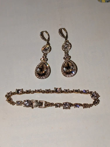 Bracciale Givenchy con strass colore oro rosa 7" con orecchini a goccia abbinati