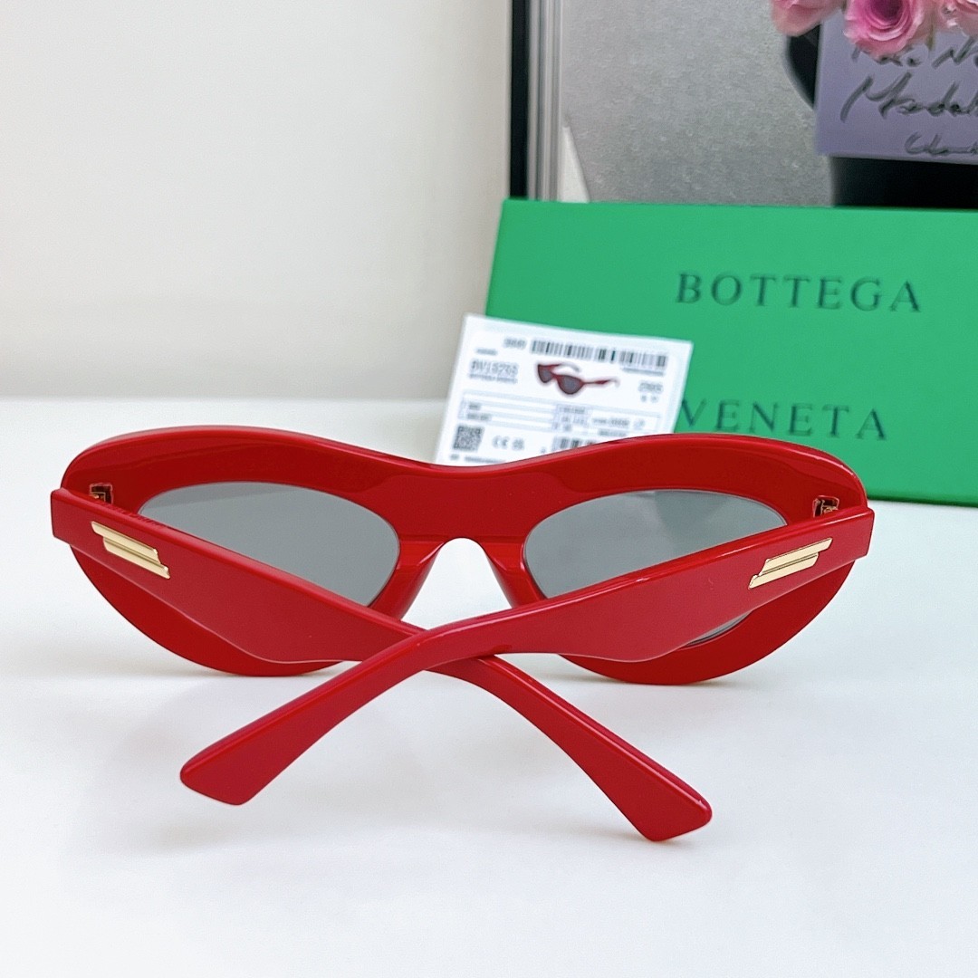 Bottega Veneta BV1325S Sunglasses Red Fashion Women Cat Eye Luxury
