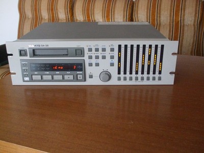 Tascam DA-38 TEAC digitaler Mehrspur Recorder DTRS Format