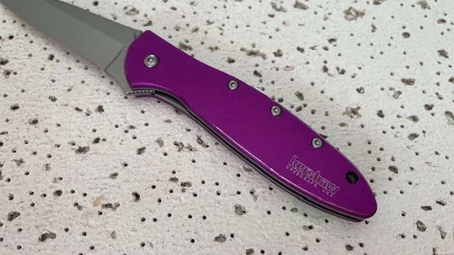 Navaja de Bolsillo Plegable Kershaw 1660PUR Diseño Ken Cebolla Puerro Linerlock Púrpura Mano Foto 4 de 4