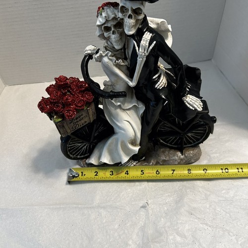 "Love Never Dies" Braut & Bräutigam auf Motorrad Figur Glitzer Halloween Deko - Bild 9 von 10