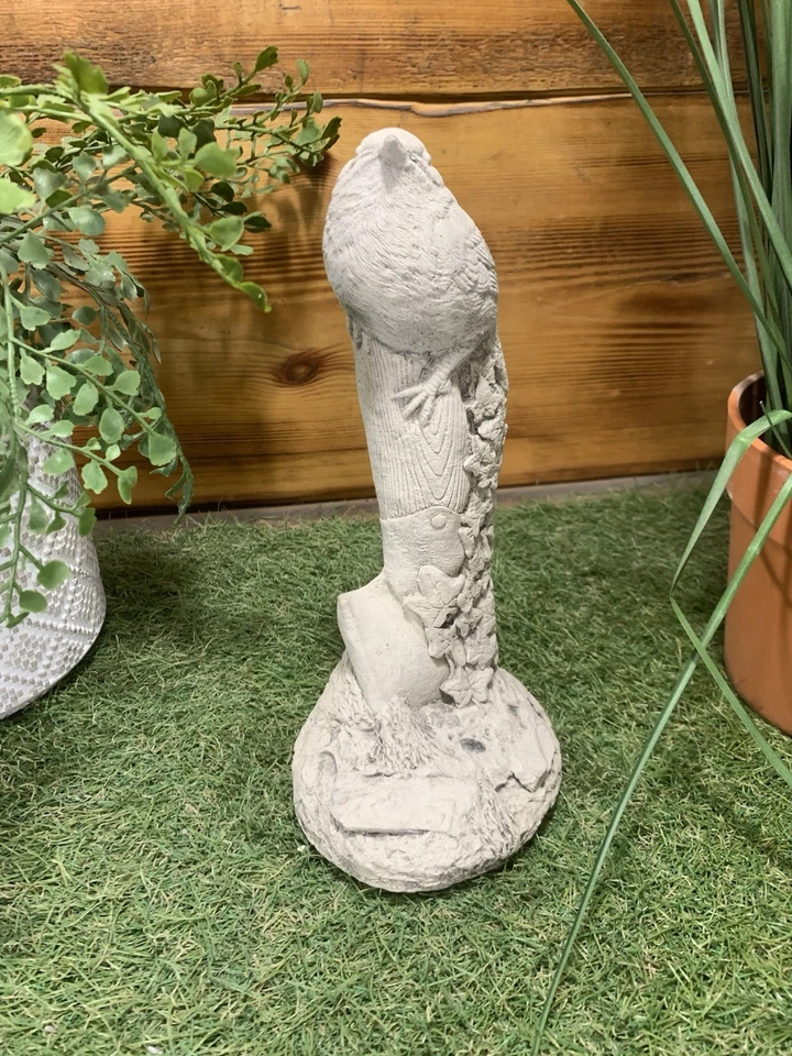 STONE GARDEN ROBIN BIRD ON A SHOVEL STATUE ORNAMENT  - Image 3 of 4