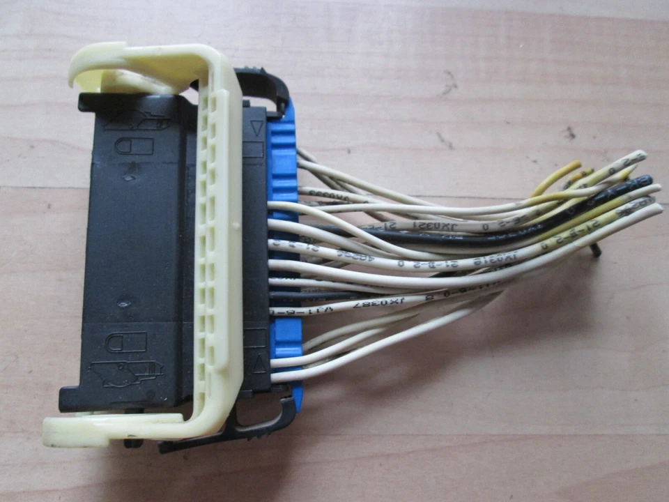 Mack Delphi 30-Pin Electric Connector Set w/ Wiring (22 Pins Used) #M265GJ - Image 3 of 4