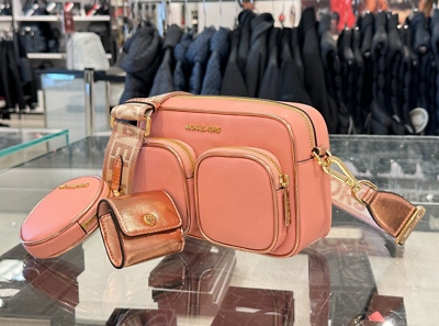 MICHAEL KORS JET SET ITEM MEDIUM CROSSBODY BAG WITH TECH ATTACHED