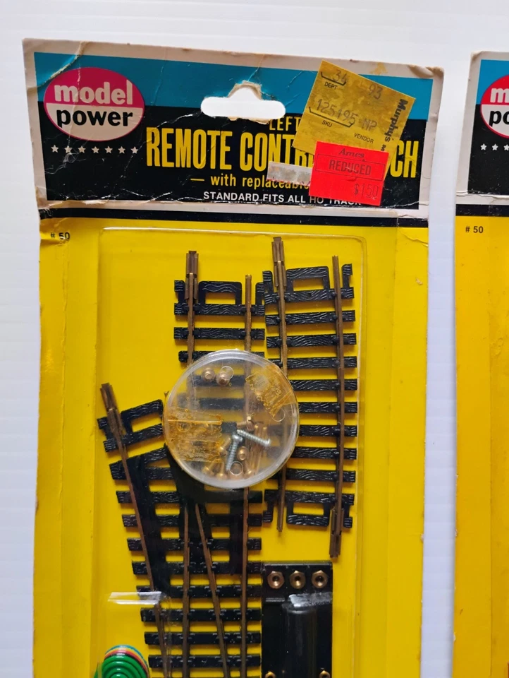 2 MODEL POWER LEFT REMOTE CONTROL SWITCH W/ REPLACEABLE MOTOR STANDARD HO TRACK - Image 2 of 4