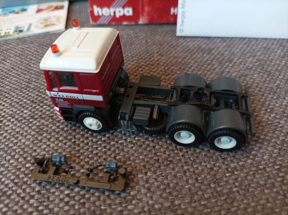 Herpa H0 1:87 in OVP - 146814 MAN F 2000 Evo Tieflade-Sattelzug "Max Goll" - Bild 4 von 4