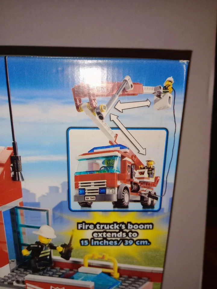 LEGO City Set 7945 Fire Station  RETIRED RARE  New/Factory Sealed  - Image 3 of 4