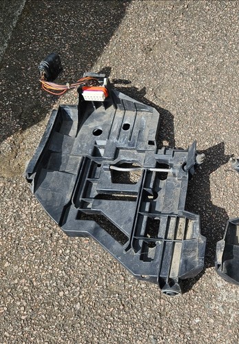 Porsche Cayenne S 955 Offside Drivers Headlight Tray Bracket Mount 4.5L V8