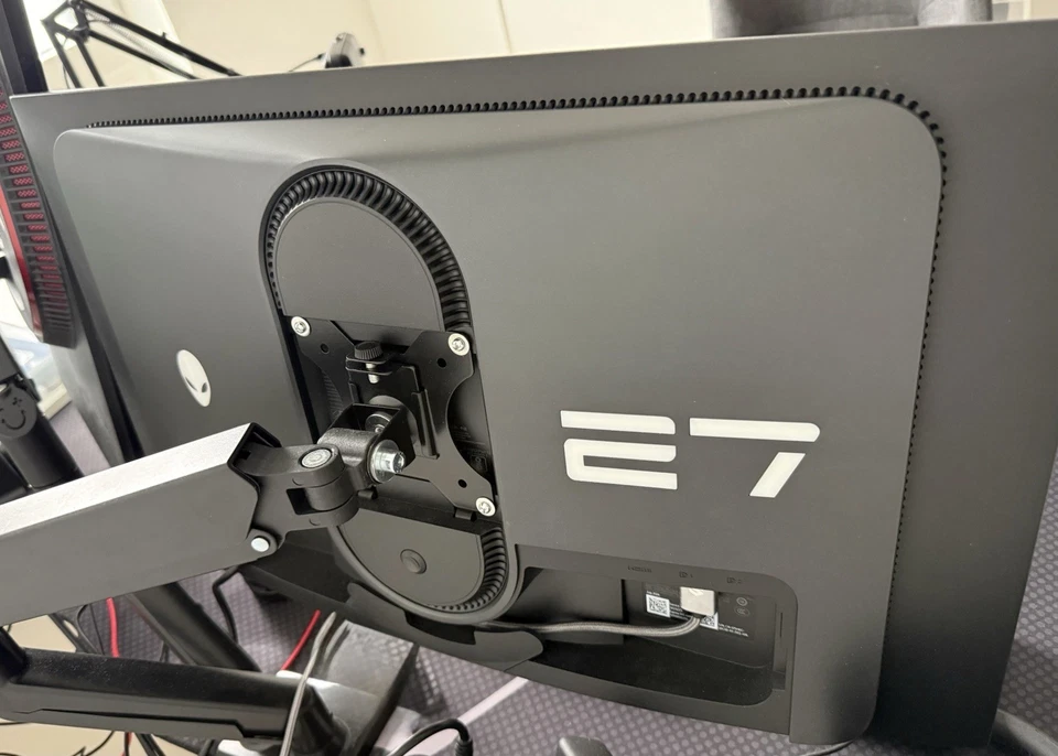 Alienware AW2725DF 26,7 Zoll Gaming Monitor 360Hz WQHD 2560x1440 OLED LIKE NEW - Bild 3 von 4