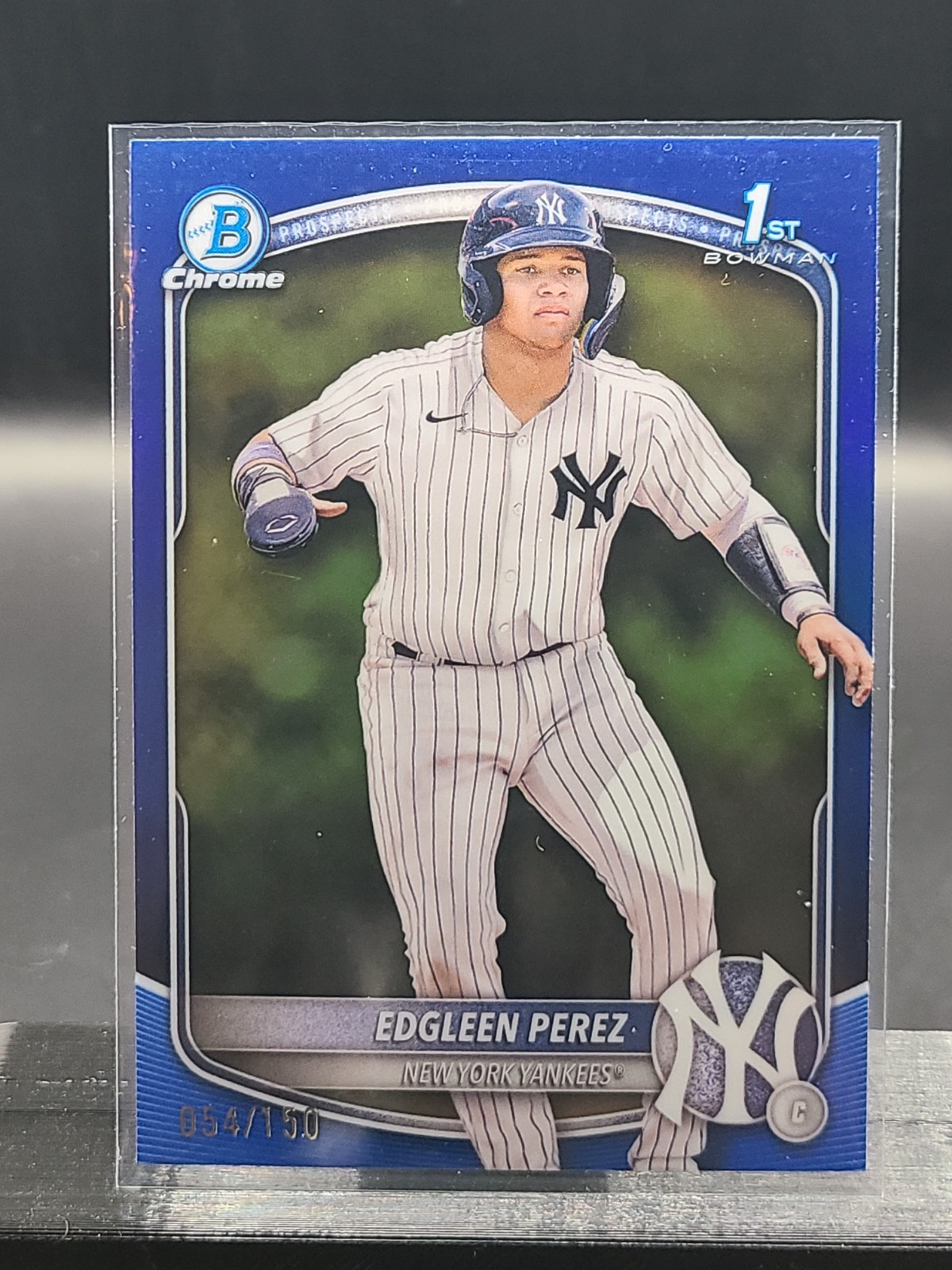 Edgleen Perez 2025 Bowman #BCP-80 Blue Refractor Chrome 1st /150