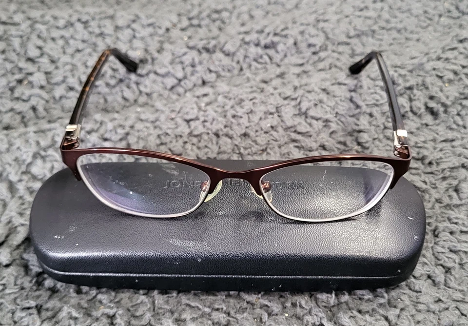 Marco de gafas de metal rectangular marrón Jones New York J138.  48mm G511 Foto 4 de 4