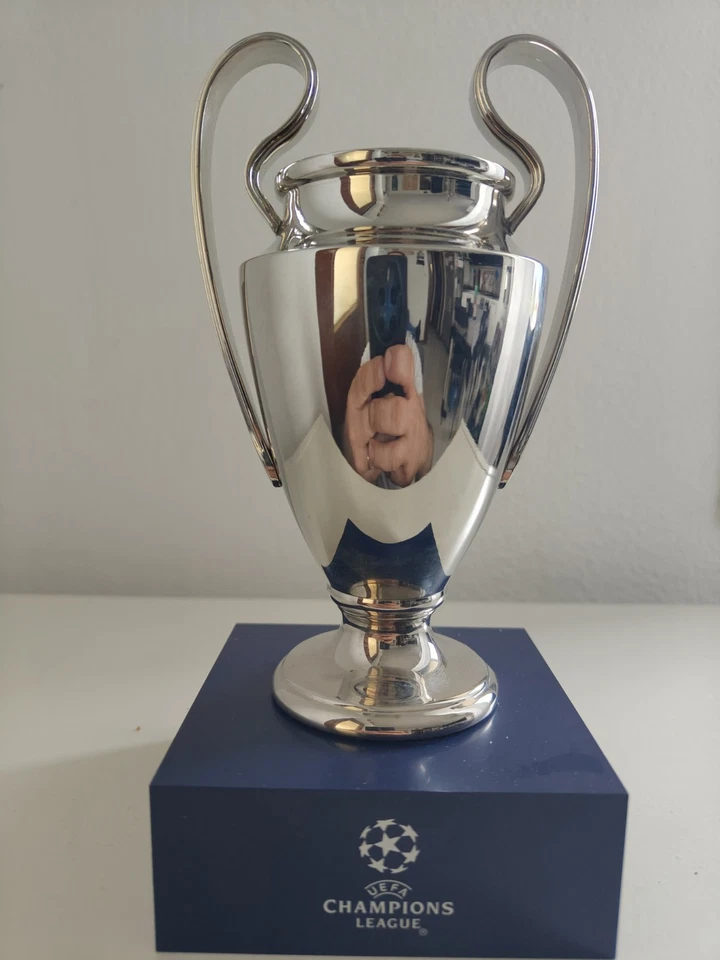 champions league trofeo - Immagine 2 di 4