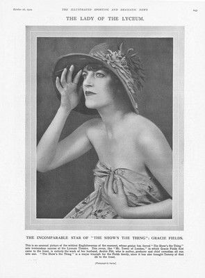 GRACIE FIELDS in ''The Show's The Thing'' im Lyceum Theatre Vintage Print 1929