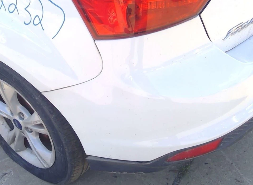 2012-2014 Ford Focus Rear Bumper Cover Fascia Hatchback Concealed Exhaust Outlet Foto 3 de 4