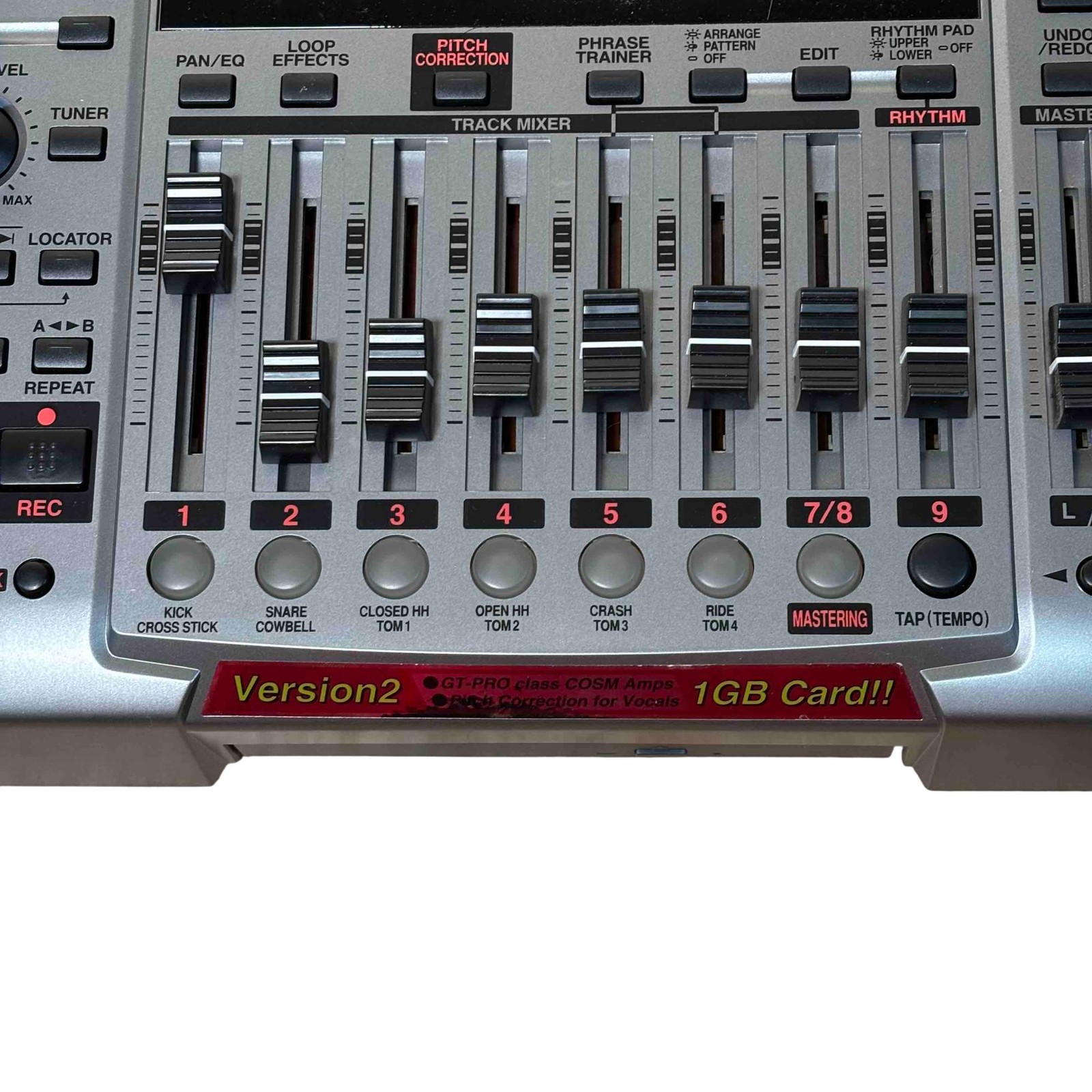 BOSS Audio BR-900CD 8 Physical Tracks/64 Total V-Tracks Digital Recording Studio