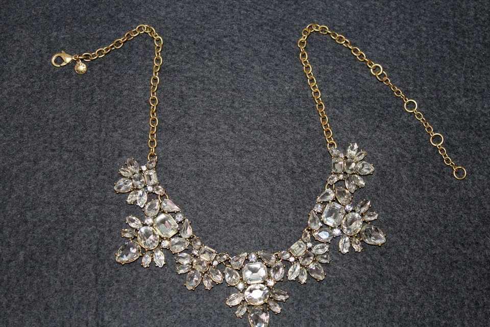 J. Lote de 18 collar de diamantes de imitación y cristal colorido tono dorado CREW Foto 2 de 3