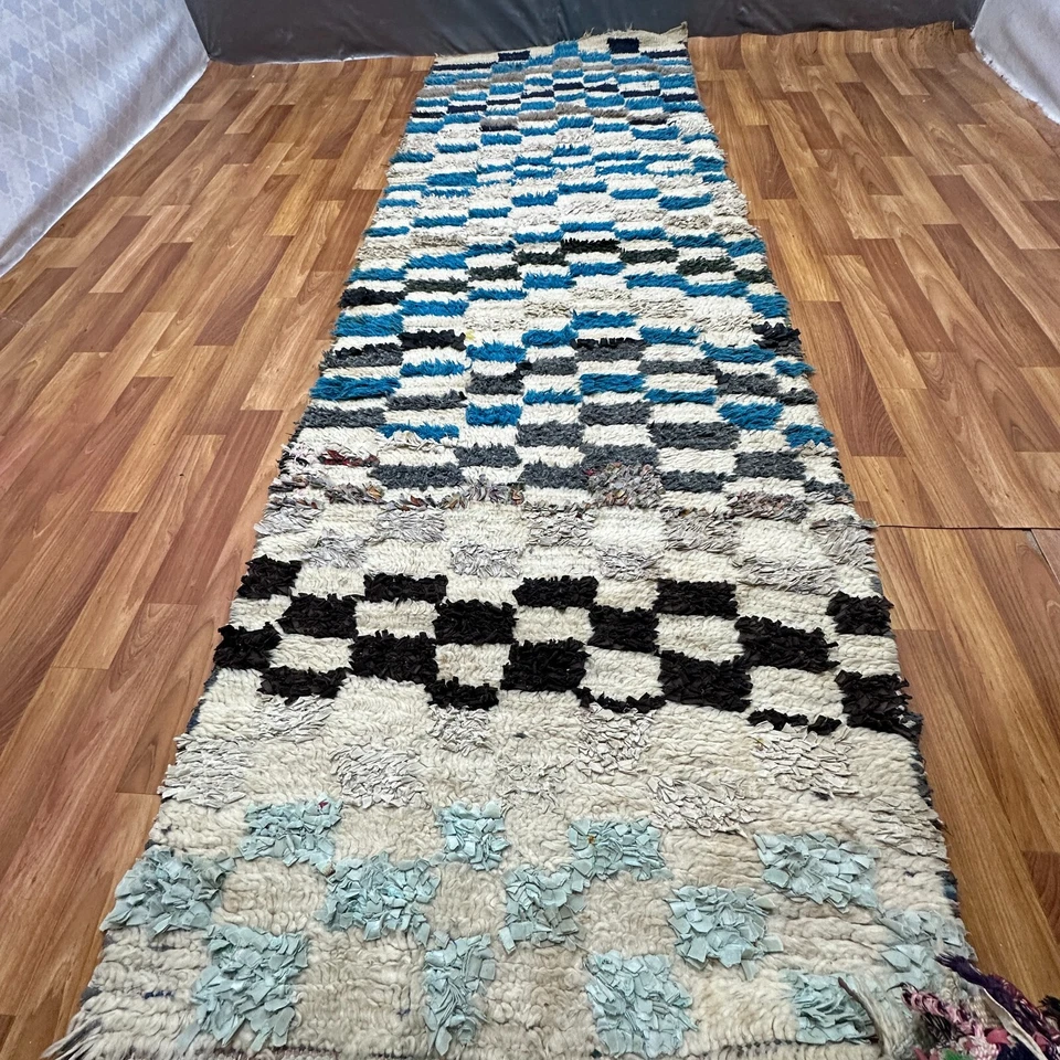 Alfombra boucherouite única marroquí texturizada corredor, vintage azul y blanco Foto 2 de 4