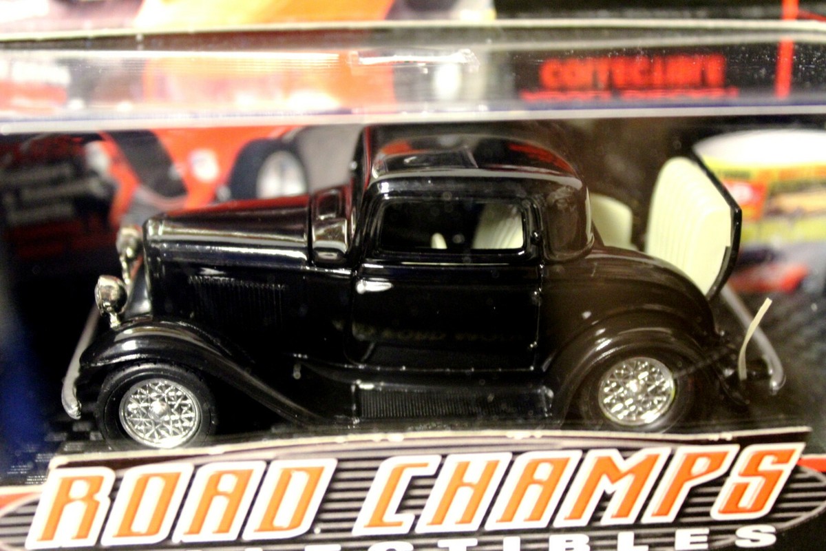 Road Champs Collectibles 1932 Ford 1:43 Scale Die-cast Metal Car
