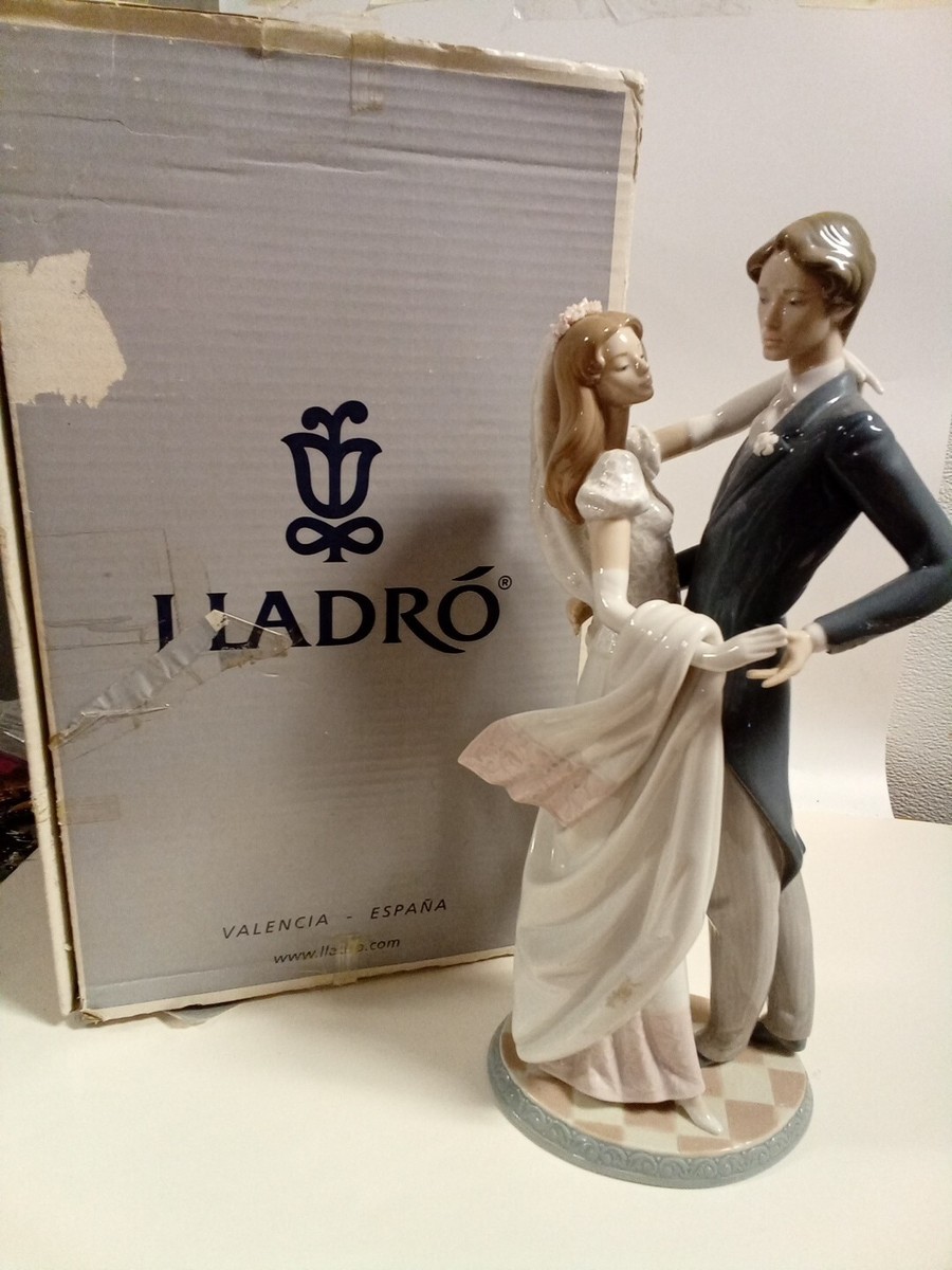 Lladro Vintage I Love You Truly Dancing Bride & Groom Lladro Vintage I Love You Truly Dancing Bride & Groom