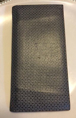 財布 Ferragamo Gancini leather long wallet Gancini wallet with shoulder strap - Women | Ferragamo