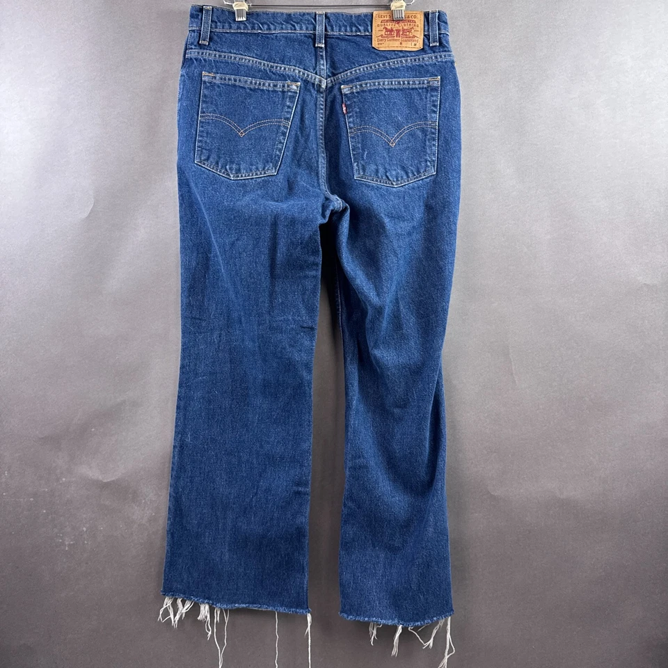 Pantalón vaquero vintage Levis Jeans para mujer 12 azul 519 acampanado dobladillo crudo deshilachado lavado oscuro Foto 3 de 4