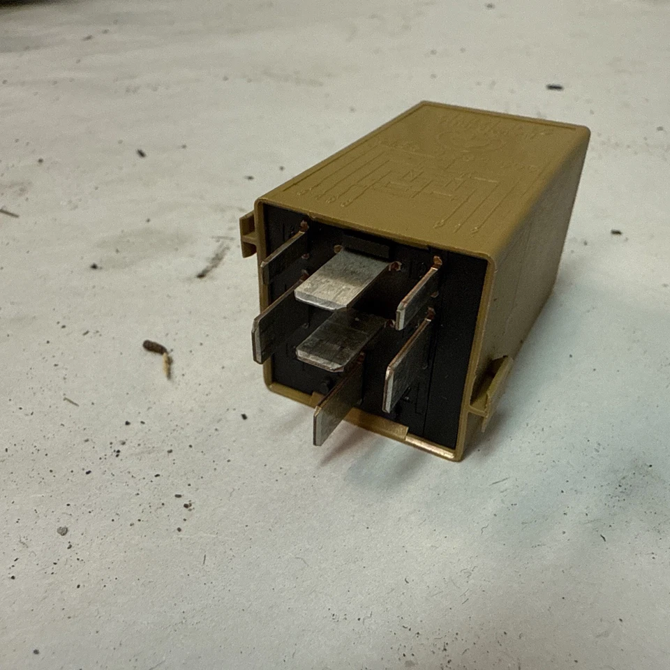 BMW E39 5 SERIES BROWN 7 PIN WINDSCREEN WIPER RELAY 8384505. - Image 3 of 4