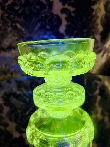 💚 Vintage Depression Glass Pedestal Bowl 1950’s UV Glow Like Uranium Glass 💚