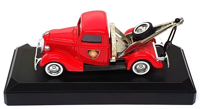Solido 1/43 Scale Diecast 4432 - Ford V8 Depanneuse Fire Truck - Red - Image 4 of 4