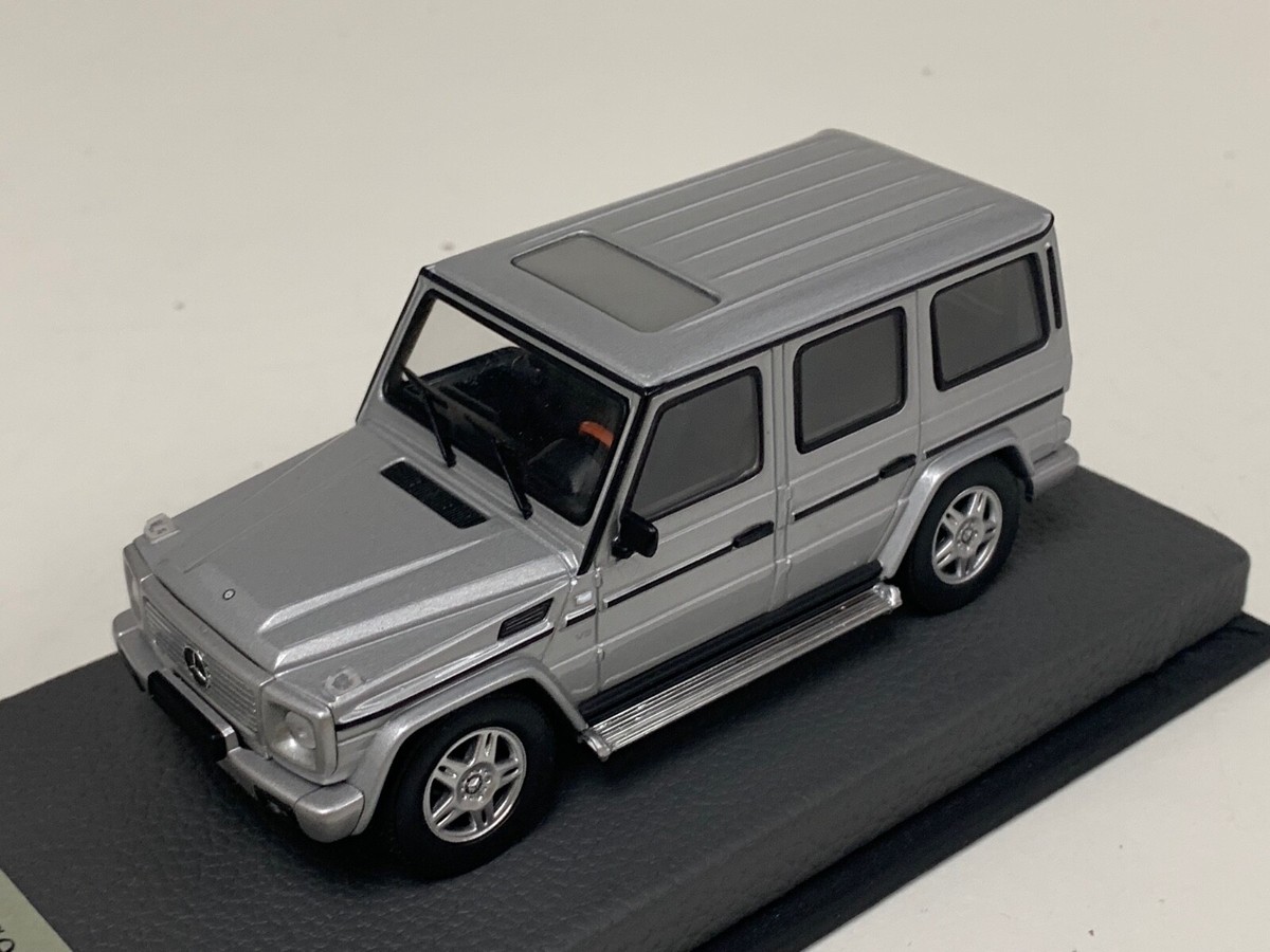 1/43 AutoArt Mercedes G Wagon W 1985 in Silver on Leather base