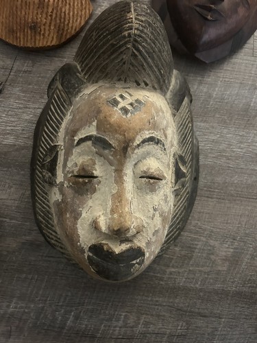 Hand carved Mask Kaolin and wood Nigeria Set 7 Pcs - Picture 7 of 9