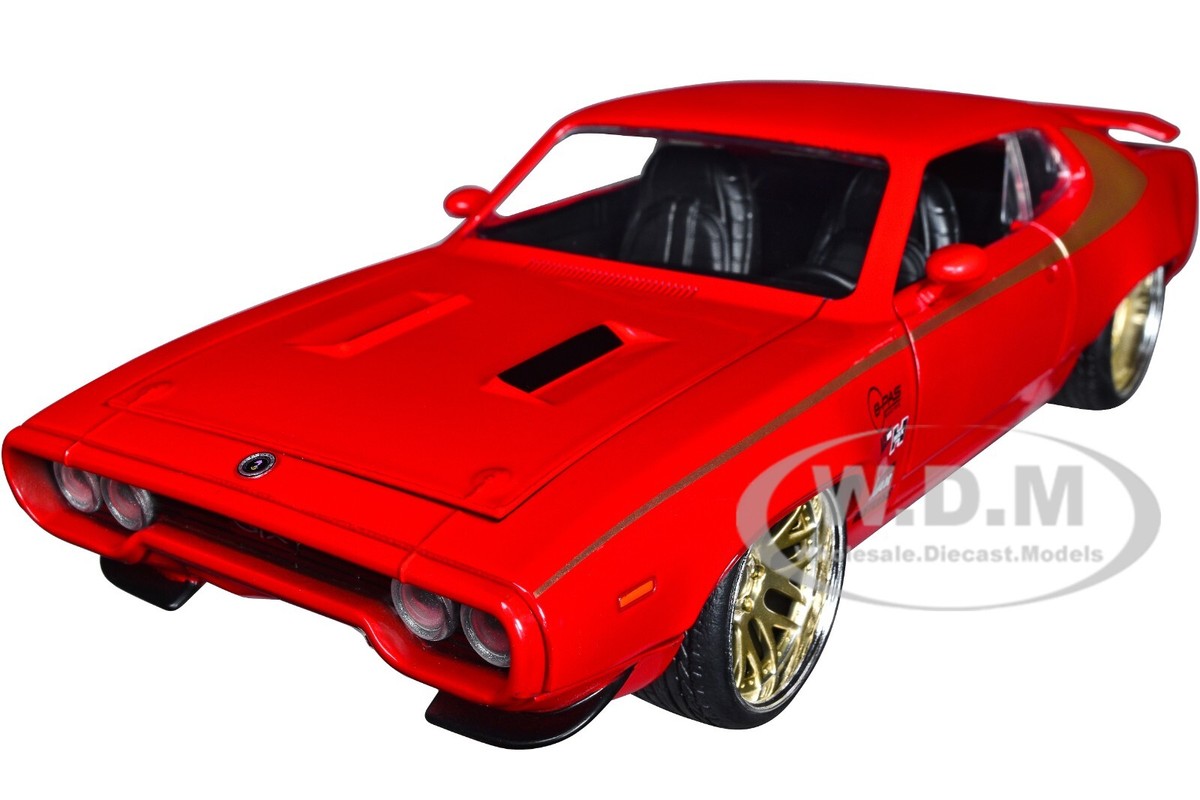 1972 PLYMOUTH GTX RED W/GOLD GRAPHICS 1/24 DIECAST MODEL CAR BY