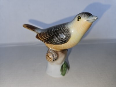 HEREND, GRAY SINGER BIRD WITH LT. BLUE BEAK, HANDPAINTED PORCELAIN FIGURINE 5048