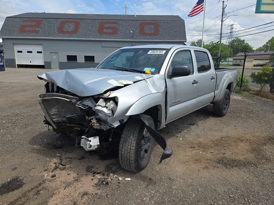 Used Front Left Door Window Regulator Front fits: 2011 Toyota Tacoma Crew Cab 4 Foto 2 de 4