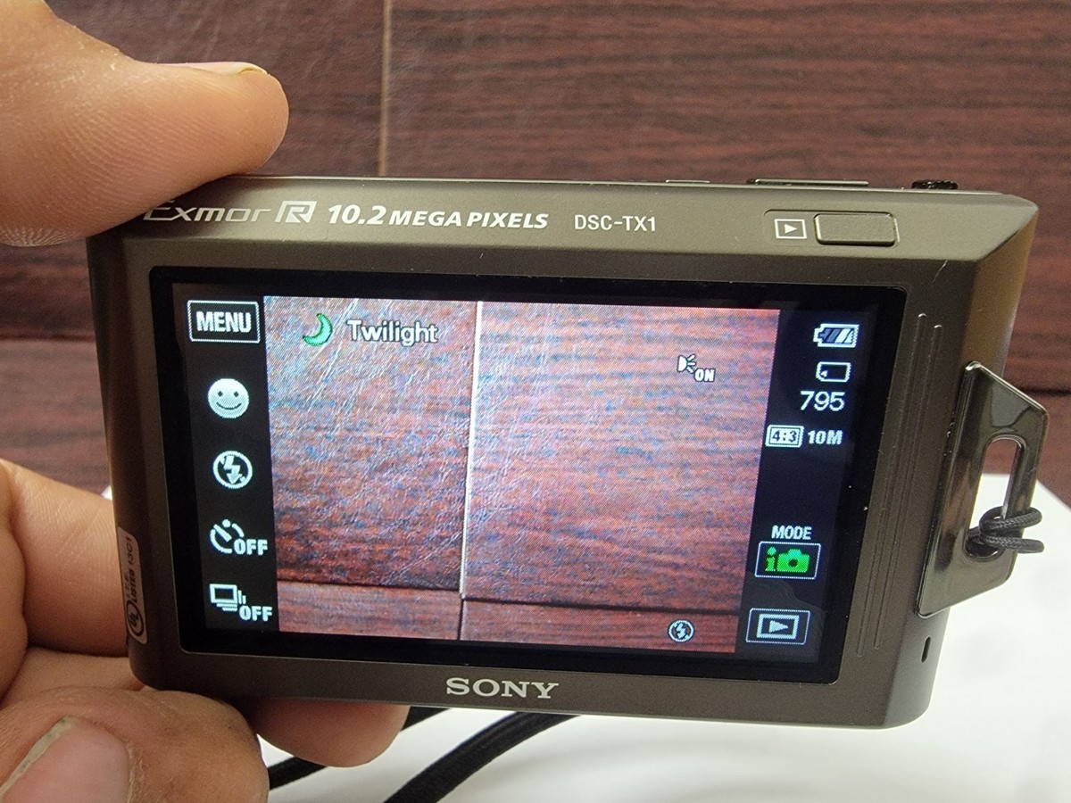 Sony Cyber ​​Shot DSC-TX1 10.2MP 4x Optical Zoom Digital Camera