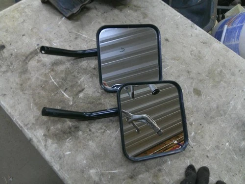 JEEP CJ MIRROR SET, 2 PIECES, MISSING MOUNTS.  GLASS NOT BROKEN.  GOOD CONDITION