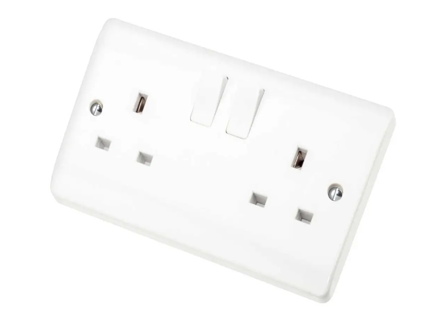 Scolmore Click CCA606 Curva 13A 2 Gang Switched Socket White