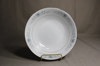 1 ROSE CHINA Round Serving Bowl In The Bordeaux Pattern, Japan