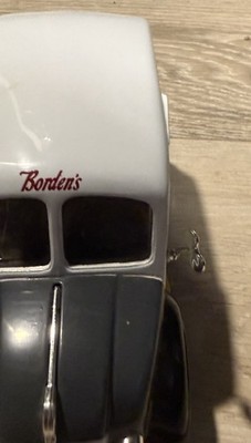 Danbury Mint 1950 Borden's Milk Truck 1/24 Die Cast. Car & Key