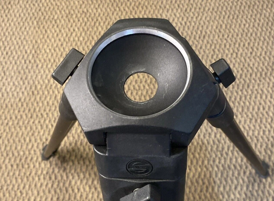 Trípode Sachtler S 14 L patas 4182 con estuche Foto 3 de 4