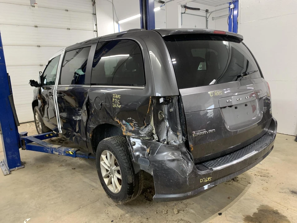 Used Front Right Seat Belt Front fits: 2019 Dodge Caravan bucket seat passenger Foto 2 de 4