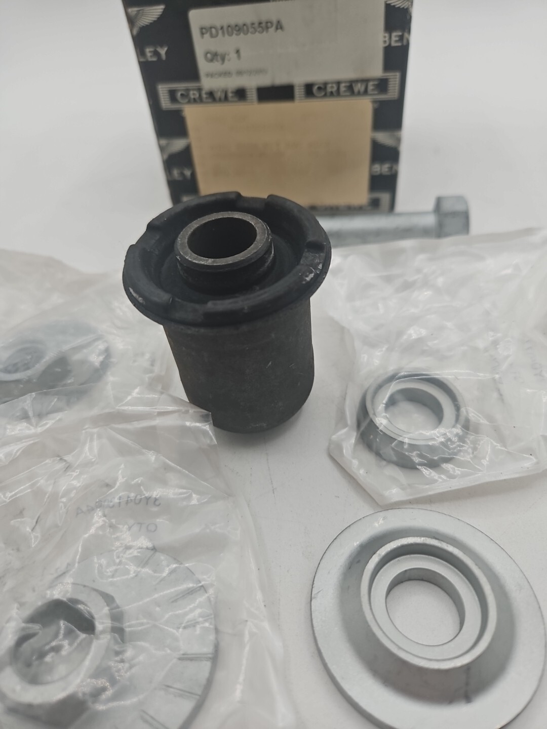 BENTLEY&ROLLSROYCE BUSH KIT (2002-2010 Front of lower triangle lever)PD109055PA